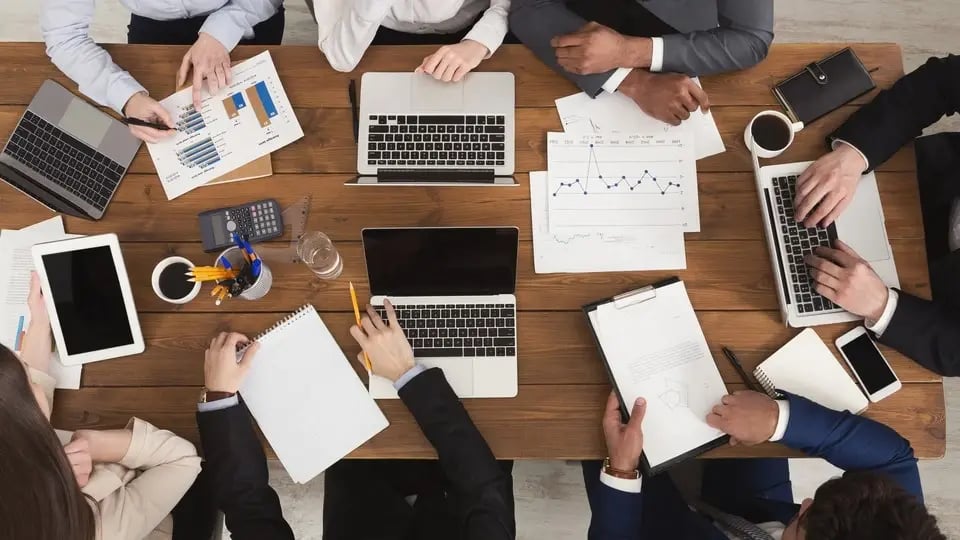 case-study-team-meeting-office